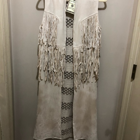 Paparazzi.Long faux suede Fringed vest - Picture 2 of 4